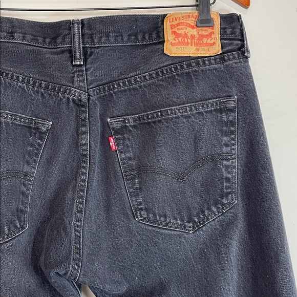 Levi's 501 Men's Original Fit Jeans Black Charcoal Wash Button Fly Straight 36 - Picture 7 of 11